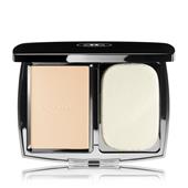 CHANEL - TEINT-GRUNDIERUNGEN - Luftig-leichte Puder-Foundation für Leuchtkraft und Wohlgefühl SPF 10 VITALUMIÈRE COMPACT DOUCEUR