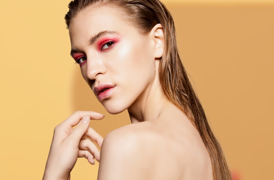 Scopri Fard & Blush di Essence Light Up Your Face Palette Viso Effetto  Illuminante su MyBeauty